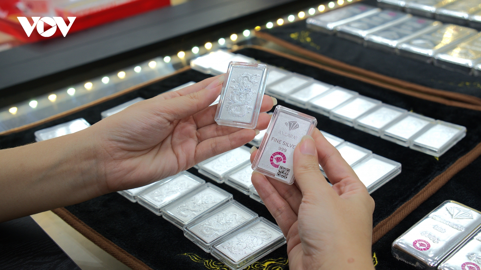 Giá bạc hôm nay 3/11: Giá bạc thỏi Ancarat niêm yết ở mức 50,48 triệu đồng/kg